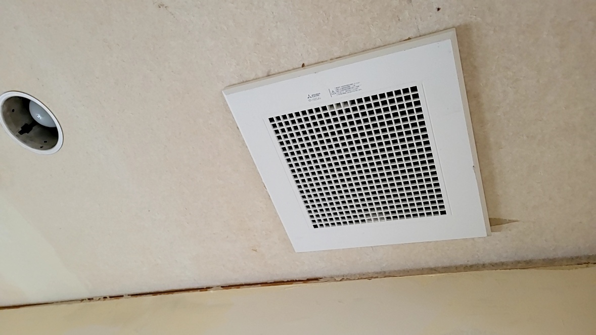 蟹江町トイレ天井ダクト換気扇取替工事